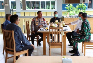 Ketua DPRD Kepri Jumaga Nadeak, Wakapolda Kepri, Plt Gubernur dan Pangdam I Bukit Barisan