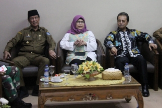 Plt Gubernur Kepri Isdianto, Wakil Ketua KPK Lili P Siregar, dan Ketua DPRD Kepri, Jumaga Nadeak