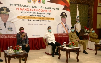 Wakil Ketua I DPRD Kepri Dewi Kumlasari saat menyampaikan sambutan