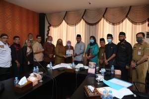 Foto bersama jajaran DPRD Kepri, Pemprov, DPRD Bintan dan Tanjungpinang serta PLN