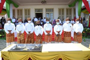 Foto bersama Gubernur Kepri Isdianto bersama FKPD