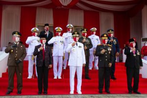 Foto bersama Ketua DPRD Kepri bersama Gubernur dan FKPD Kepri