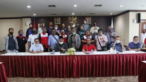 Foto bersama perwakilan buruh dengan jajaran DPRD Kepri