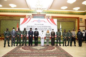 Gubernur Kepri, Isdianto foto bersama wali kota dan FKPD Kepri