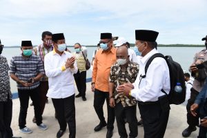 Gubernur Kepri, Isdianto saat tiba di Pulau Buru, Karimun