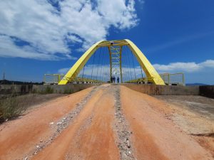 Jalan akses ke Jembatan Kuning Coastal Area yang belum diaspal