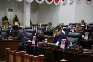 Juru Bicara Fraksi Demokrat, Harlianto saat menyamapaikan Pandum Fraksi