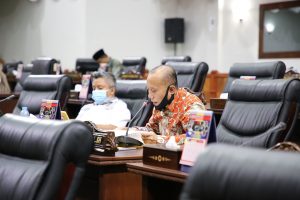 Juru bicara Fraksi Golkar, Kamarudin Ali menyampaikan pandum Fraksi Golakr