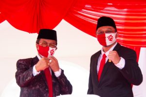 Ketua DPRD Kepri, Jumaga Nadeak bersama Wakil Ketua II DPRD Kepri, Raden Hari Tjahyono