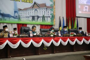 Ketua bersama para wakil saat memimpin jalannya sidang paripurna