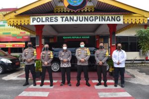 Ps Gubernur Kepri, Bahtiar foto bersama Kapolres Tanjungpinang, AKBP M Iqbal