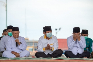 Suasana pembacaan doa di lokasi MTQ Kepri