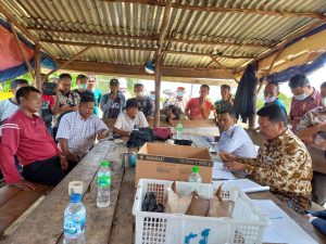 Anggota Komisi I Uba Ingan Sigalingging memimpin rapat bersama Taba Iskandar