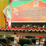 Gubernur Kepri Ansar Ahmad menyampaikan sambutan