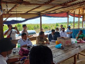 Jajaran Komisi I DPRD Kepri dialog dengan warga Bintan