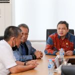 Kajati Kepri Gerry Yasid saat berbincang dengan Ketua DPRD dan Wakil Ketua II Raden Hari Tjahyono