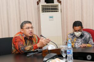 Wakil Ketua II DPRD Kepri, Raden Hari Tjahyono saat memimpin pertemuan