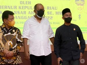 Wakil Ketua Komisi I Taba Iskandar bersama Ketua Komisi IV DPRD Kepri Rizki Faisal