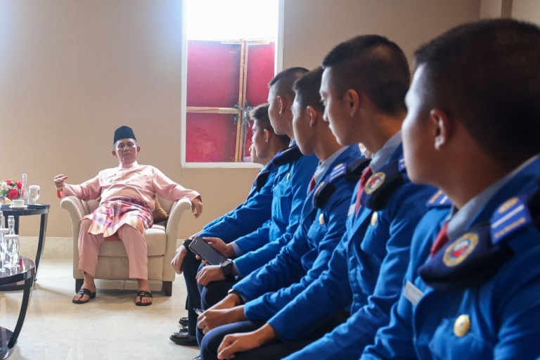Bertemu Gubernur Ansar, 13 Siswa Taruna Nusantara Dapat Nasihat Tentang Kepemimpinan